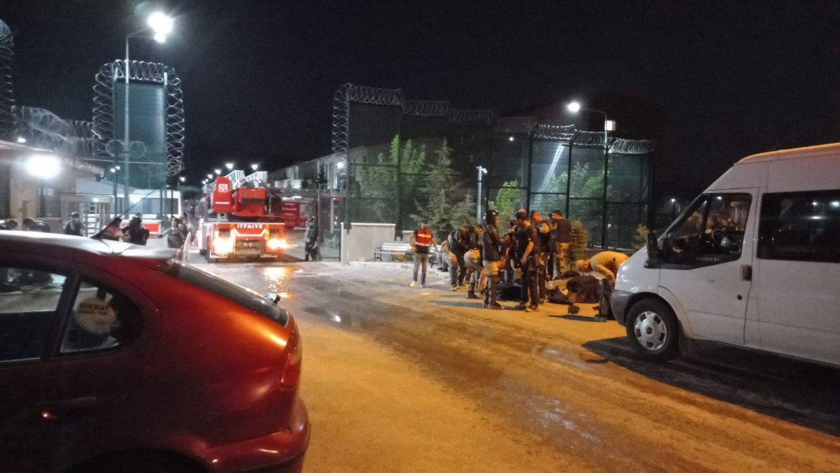 Kayseri’de, sığınmacılar geri gönderme merkezinde yangın çıkardı  #1
