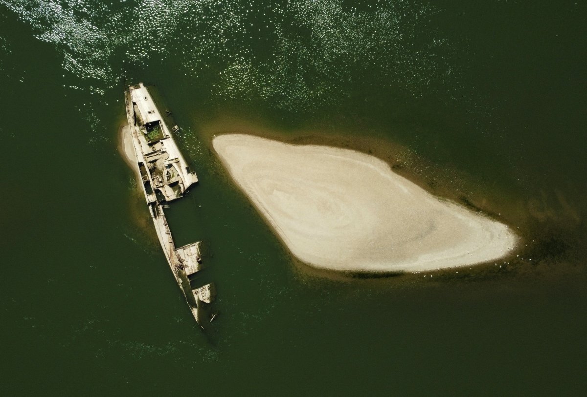 Kuraklık, Tuna Nehri nde batık savaş gemilerini açığa çıkardı #1