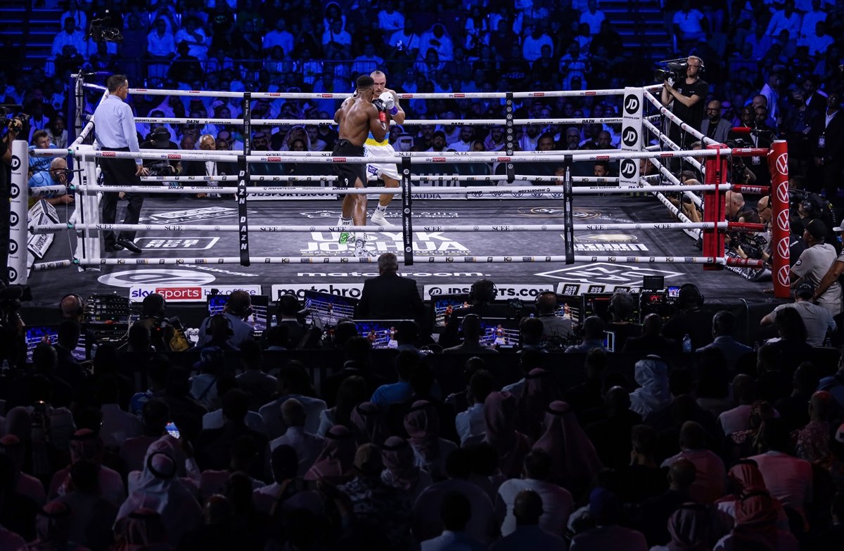 Dünya ağır sıklet boks ünvan maçında Usyk, Joshua yı yendi #1