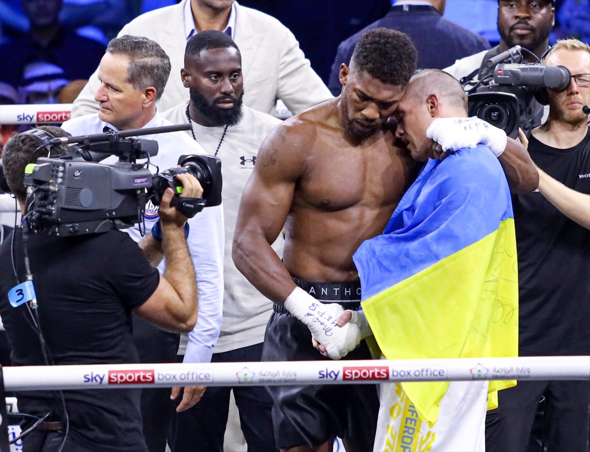 Dünya ağır sıklet boks ünvan maçında Usyk, Joshua yı yendi #9