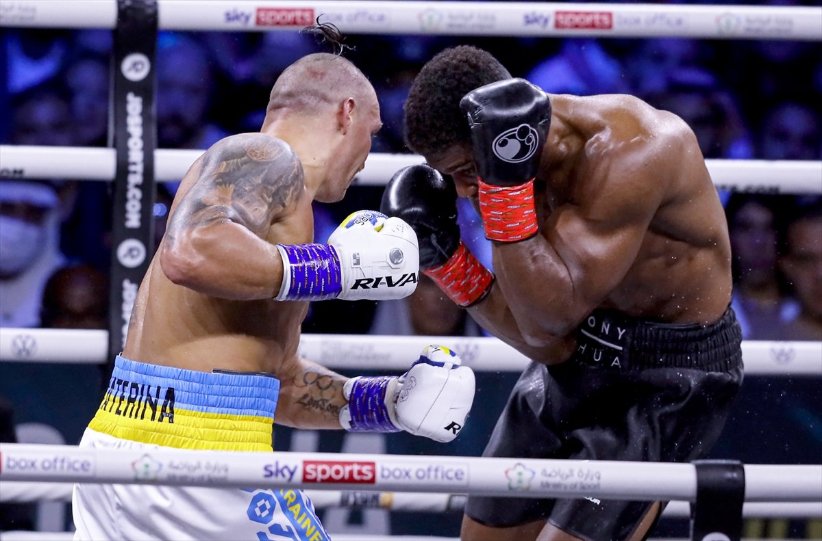 Dünya ağır sıklet boks ünvan maçında Usyk, Joshua yı yendi #3