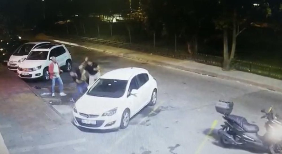 Kadıköy’de motokurye alkollü 3 şahsa Mike Tyson yumruğu attı #2