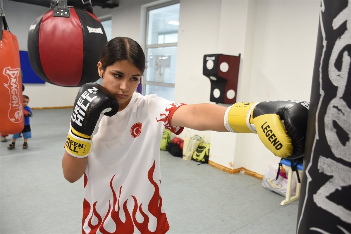 13 yaşındaki Ayla, 4 ay önce başladığı boksta Türkiye şampiyonu oldu #5