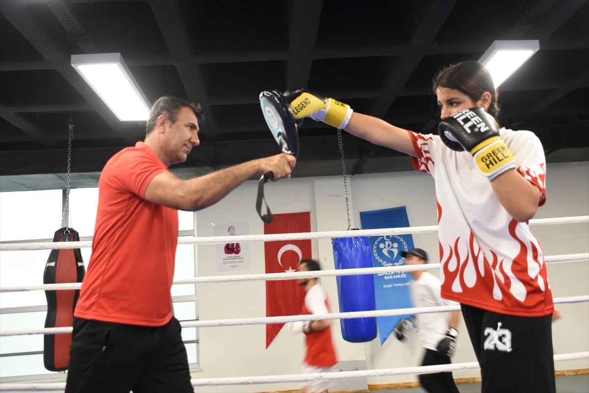 13 yaşındaki Ayla, 4 ay önce başladığı boksta Türkiye şampiyonu oldu #4