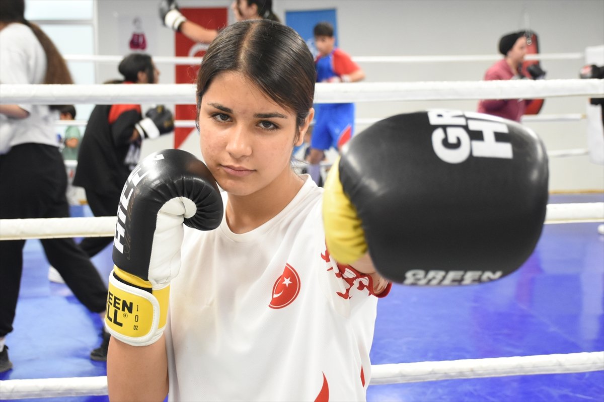 13 yaşındaki Ayla, 4 ay önce başladığı boksta Türkiye şampiyonu oldu #8