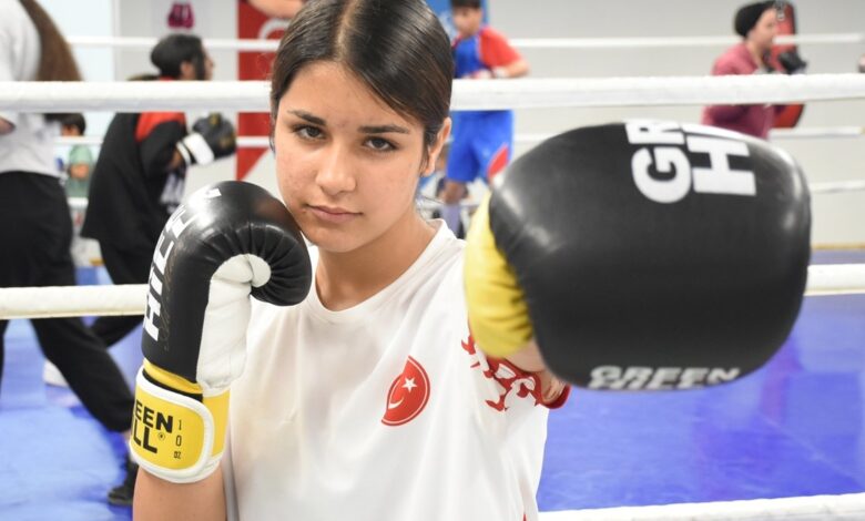 13 yaşındaki Ayla, 4 ay önce başladığı boksta Türkiye şampiyonu oldu