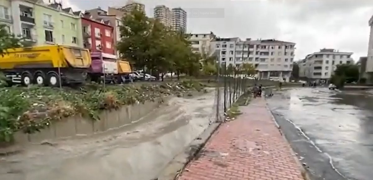 İstanbul da yağmur nedeniyle su baskınları yaşanıyor #1