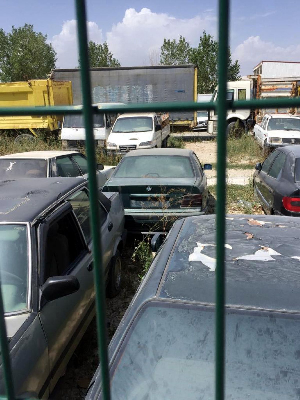 Ankara da 4 yıl önce yediemin otoparkına çekilen otomobilnin hurdasıyla karşılaştı #3