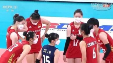 Çin federasyonu, kadın voleybolculara maske taktırdı
