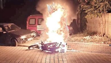 Denizli'de seyir halindeki motosiklet yandı