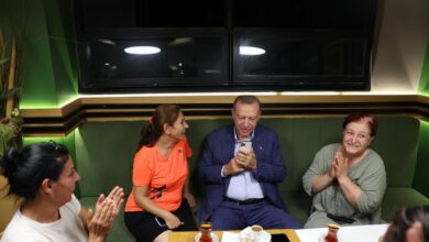 Cumhurbaşkanı Erdoğan vatandaşlarla pastanede sohbet etti