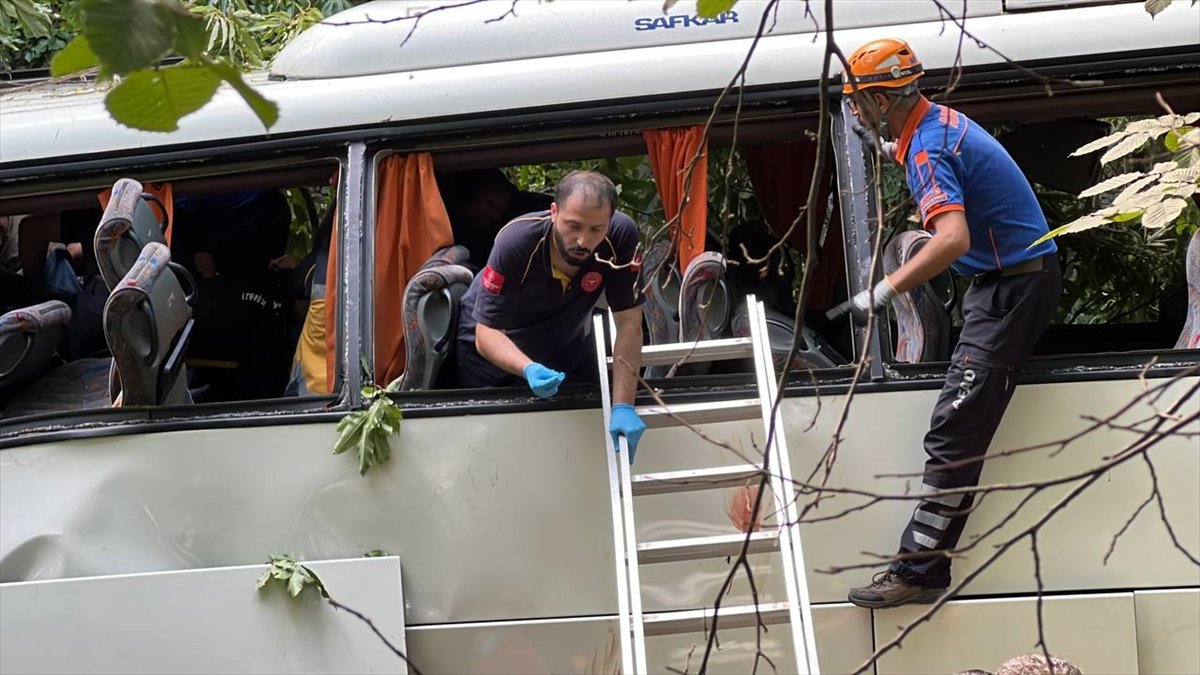 Bursa da tur otobüsü kazası: Ölü ve yaralılar var #4