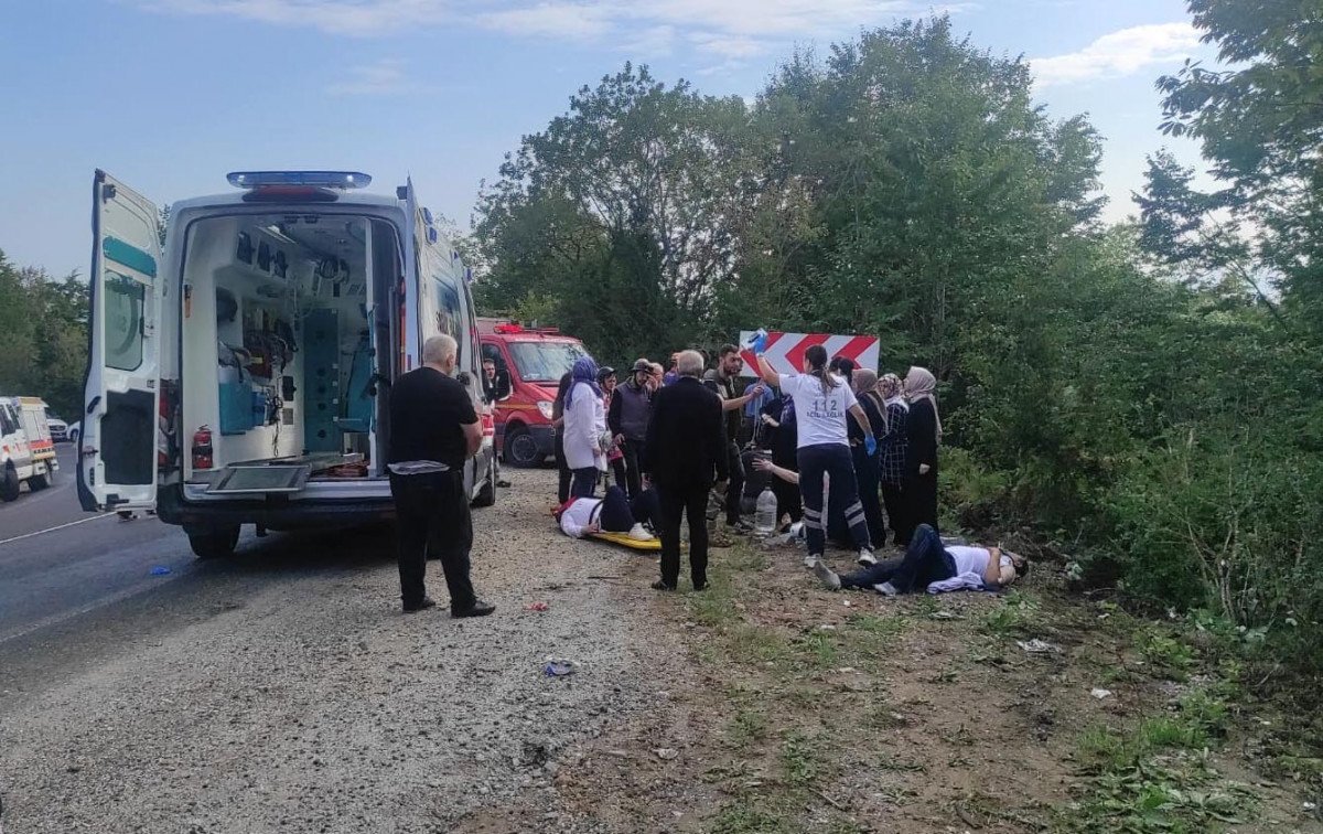 Bursa da tur otobüsü kazası: Ölü ve yaralılar var #10