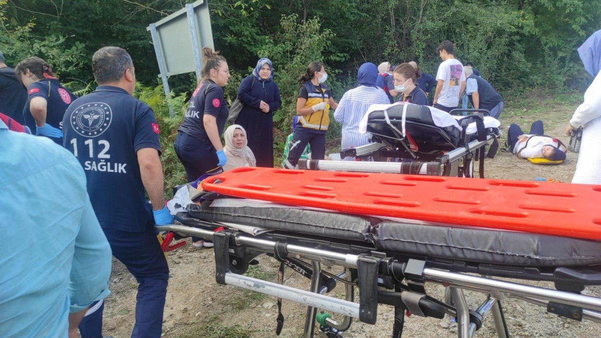 Bursa da tur otobüsü kazası: Ölü ve yaralılar var #11