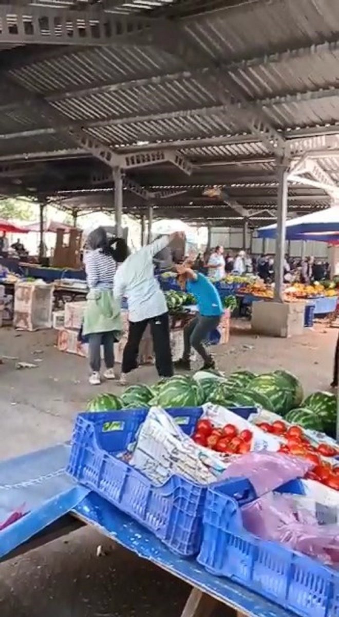 Kastamonu da pazarda kadınların sebze savaşı #3