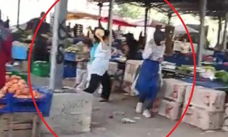 Kastamonu'da pazarda kadınların sebze savaşı