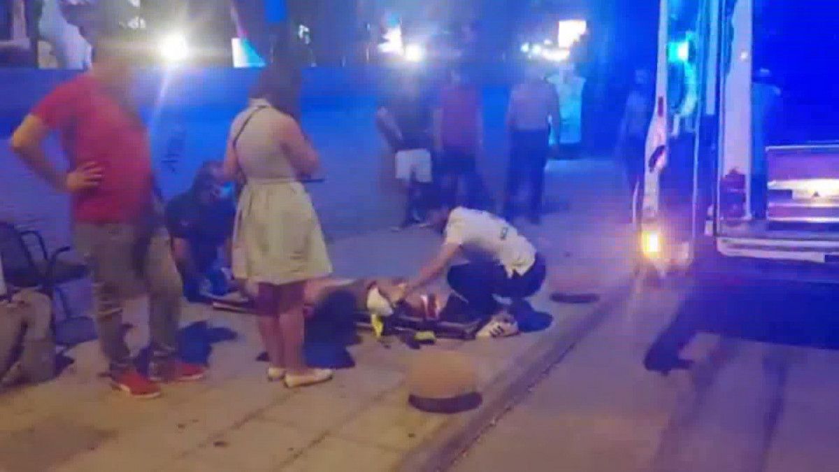 Kadıköy de gece kulübünde yüksekten düşen kadın ağır yaralandı #1
