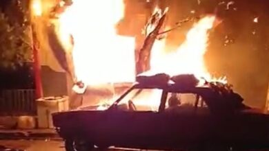 Manisa'da depoda çıkan yangın otomobillere sıçradı