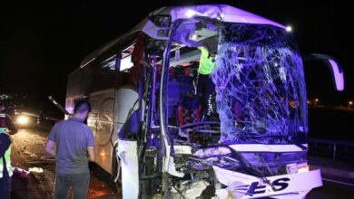 Acı kaza haberi geldi: Yolcu otobüsü tıra arkadan çarptı! Ölü ve yaralılar var