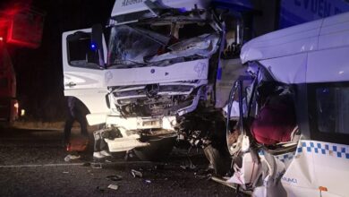Sivas'ta kamyonla minibüs çarpıştı: 7 ölü, 10 yaralı