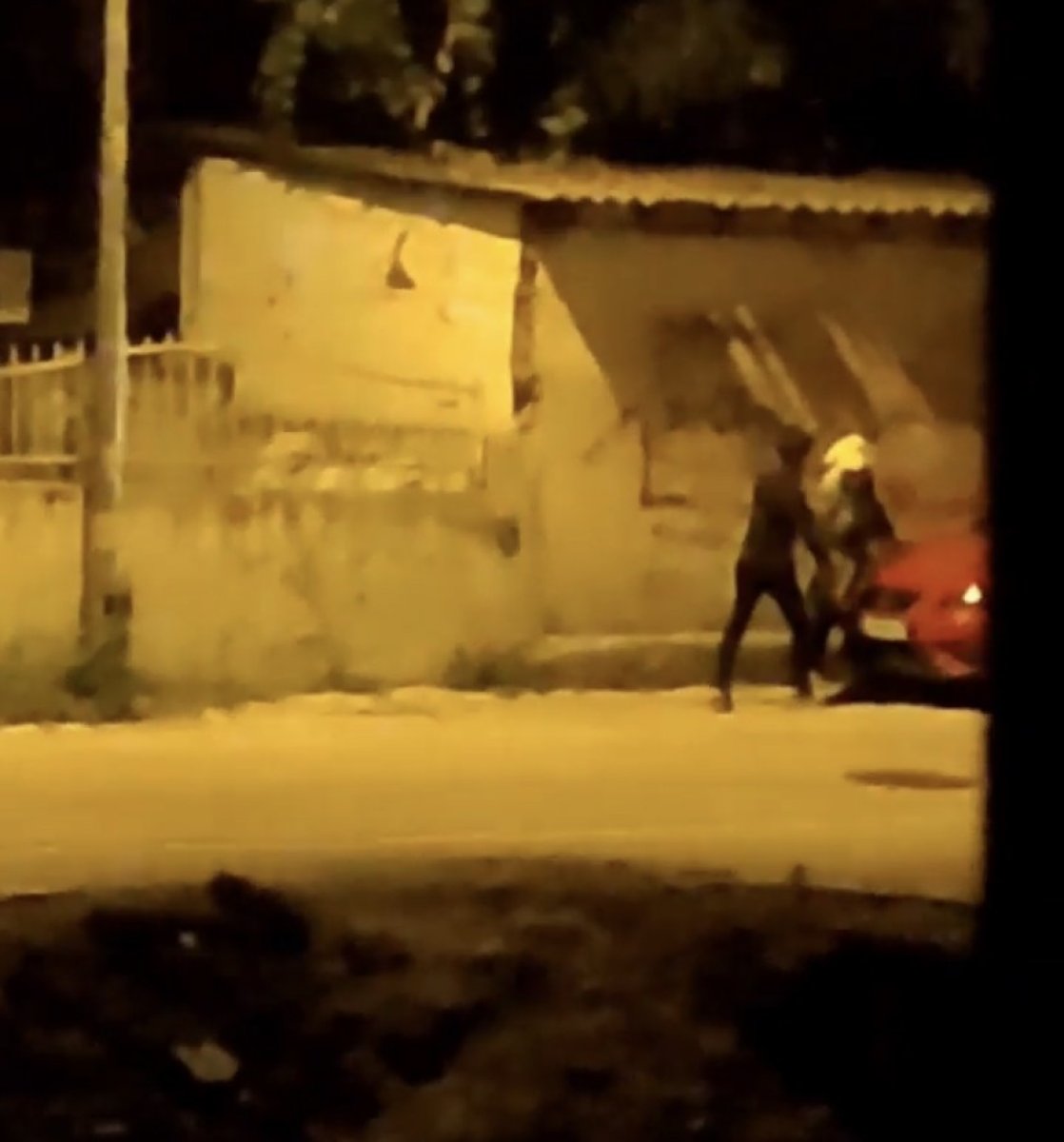 Küçükçekmece de sokak ortasında kadına şiddet kamerada #1