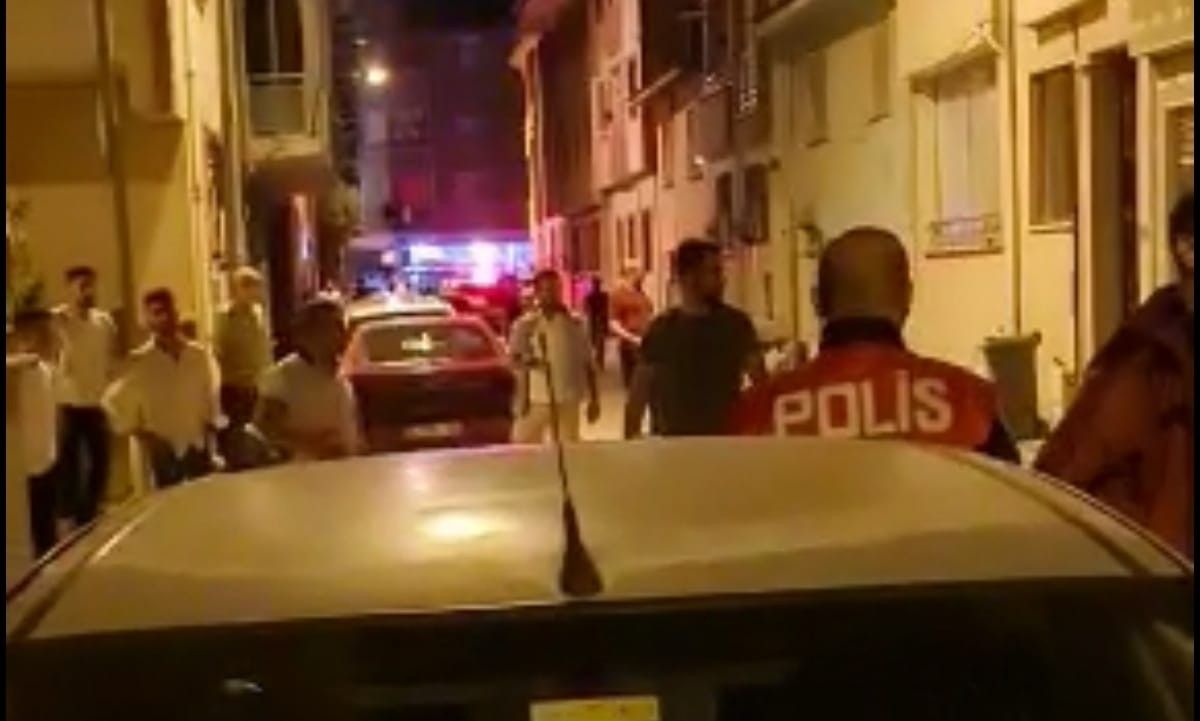 Bursa da damat eğlencesini abartan 50 kişi, kendilerini uyaran polise saldırdı #4