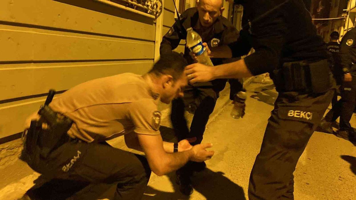 Bursa da damat eğlencesini abartan 50 kişi, kendilerini uyaran polise saldırdı #1