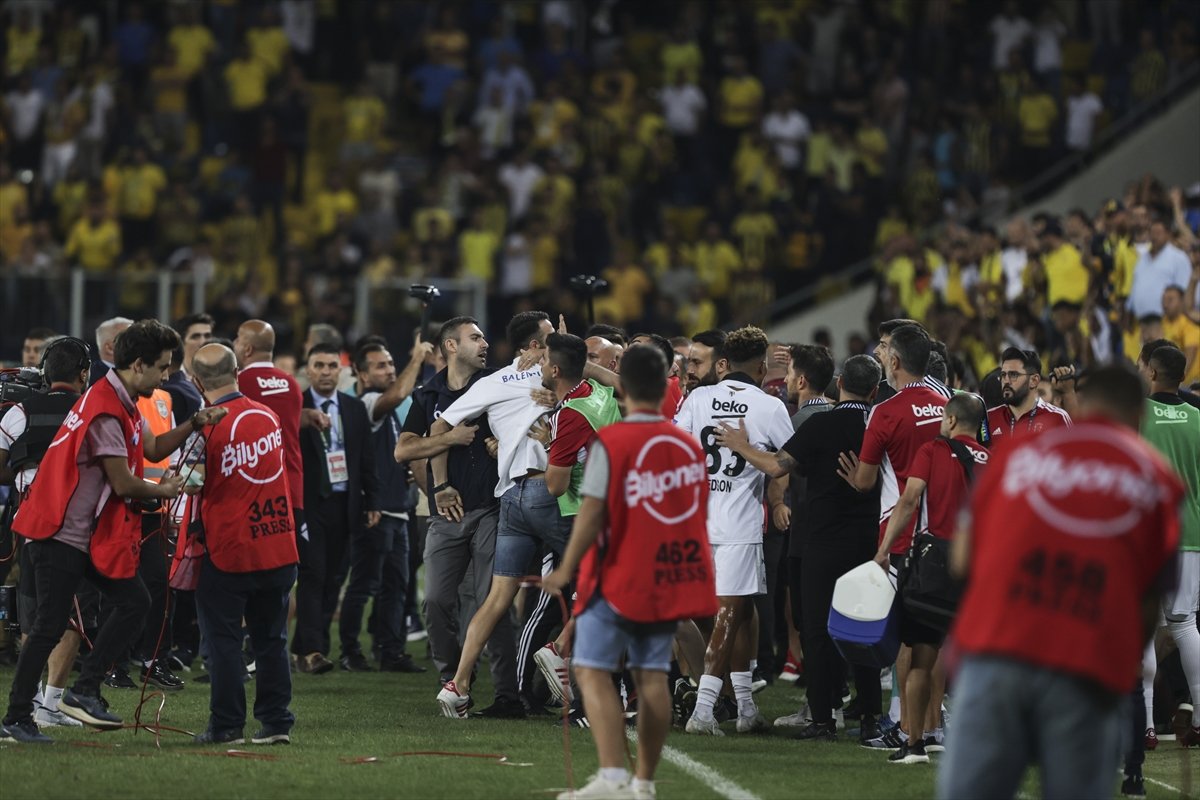 Ankaragücü - Beşiktaş maçındaki olayların görüntüleri #16