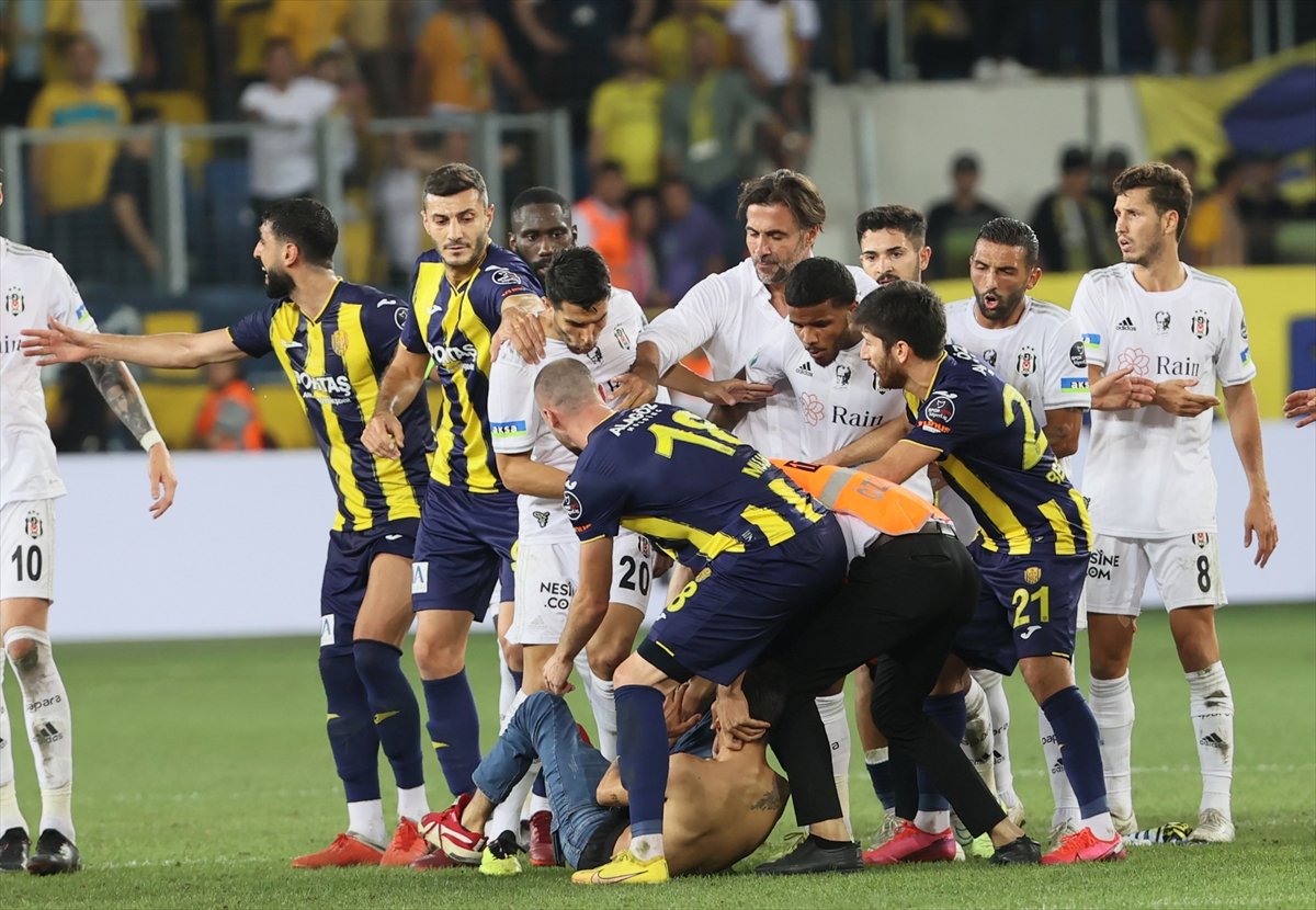 Ankaragücü - Beşiktaş maçındaki olayların görüntüleri #6