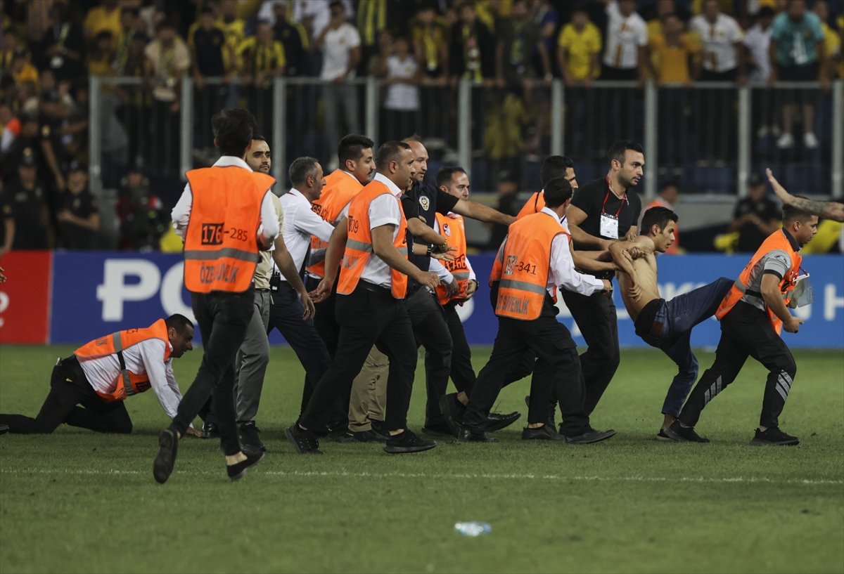 Ankaragücü - Beşiktaş maçındaki olayların görüntüleri #17