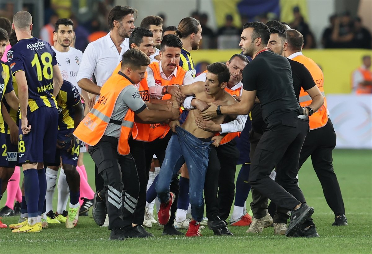 Ankaragücü - Beşiktaş maçındaki olayların görüntüleri #9