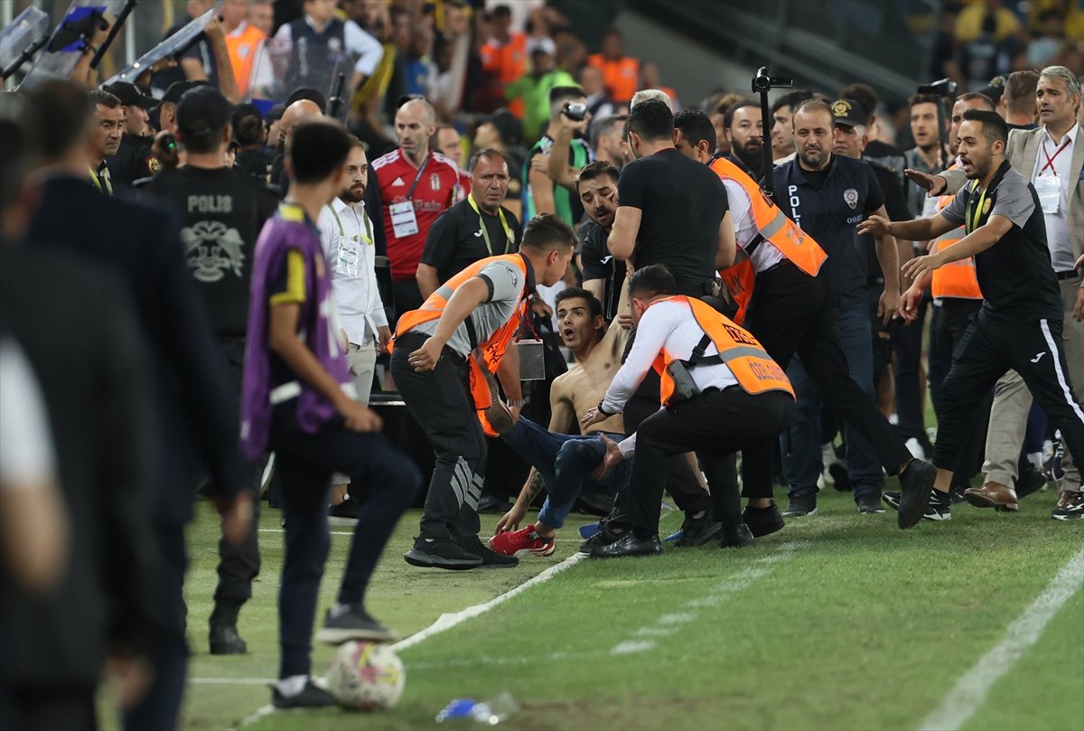 Ankaragücü - Beşiktaş maçındaki olayların görüntüleri #13