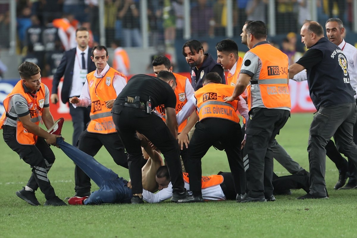 Ankaragücü - Beşiktaş maçındaki olayların görüntüleri #10