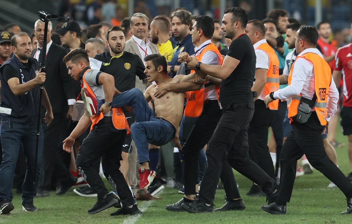 Ankaragücü - Beşiktaş maçındaki olayların görüntüleri #12