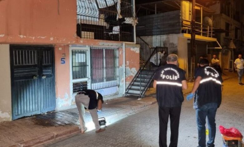 Adana'da av tüfeğiyle ateş açılan evin önünde bulunan Sıla yaralandı