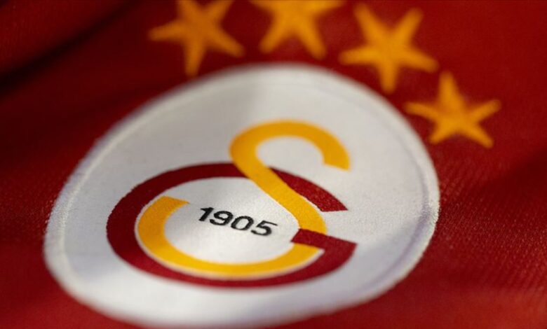 Galatasaray taraftarı yeni transferleri bekliyor