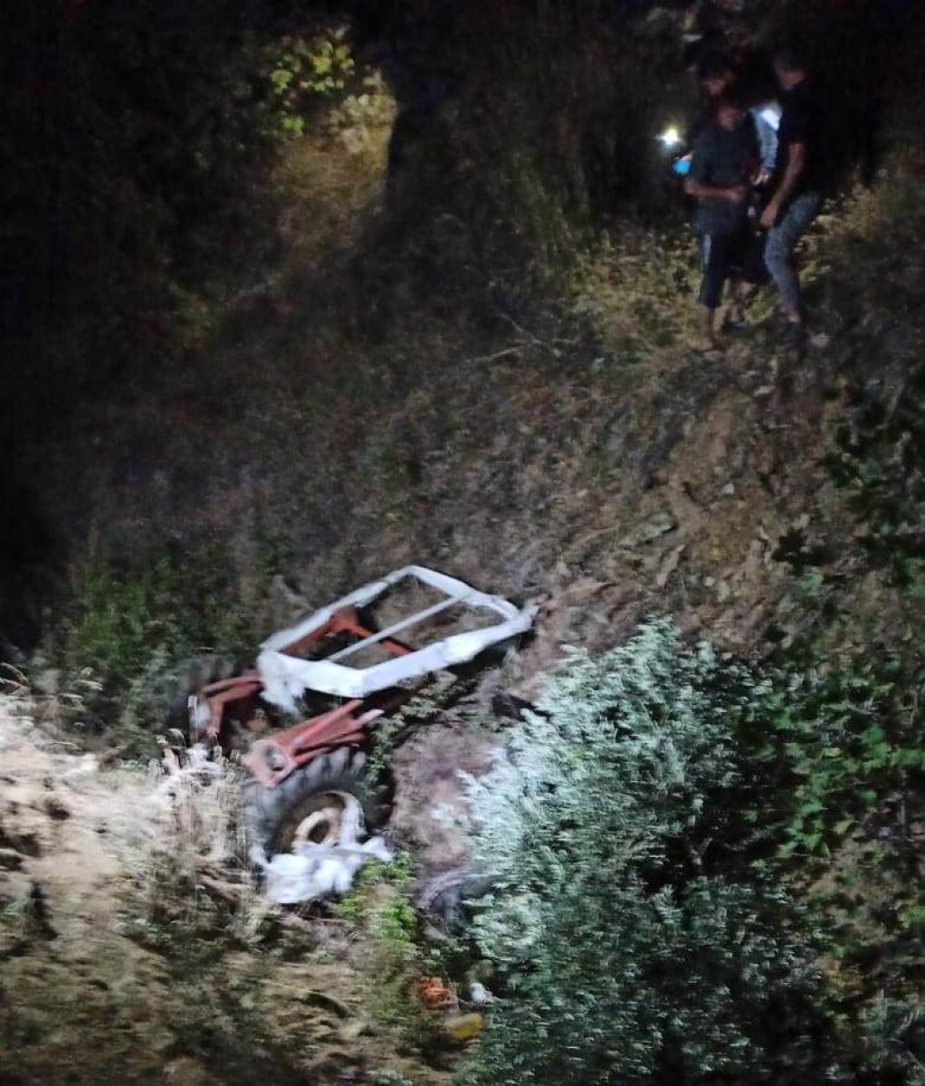 Manisa’da traktör uçuruma yuvarlandı: 1 ölü, 1 yaralı #1