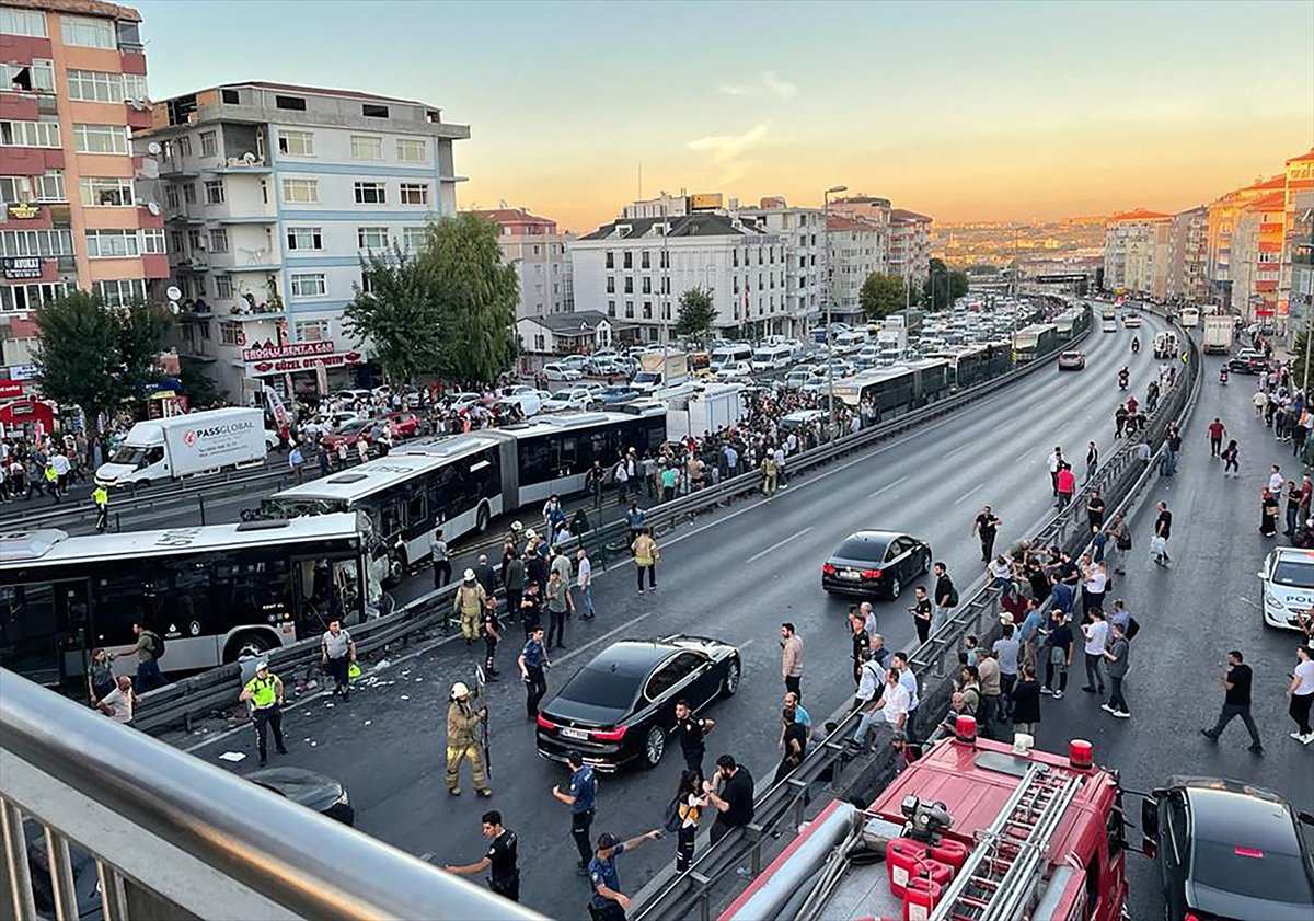 İstanbul Avcılar da metrobüsler çarpıştı #5
