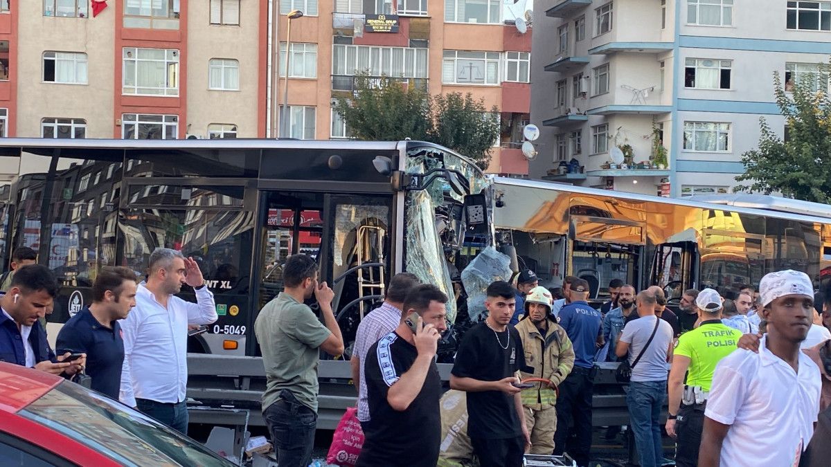 İstanbul Avcılar da metrobüsler çarpıştı #2