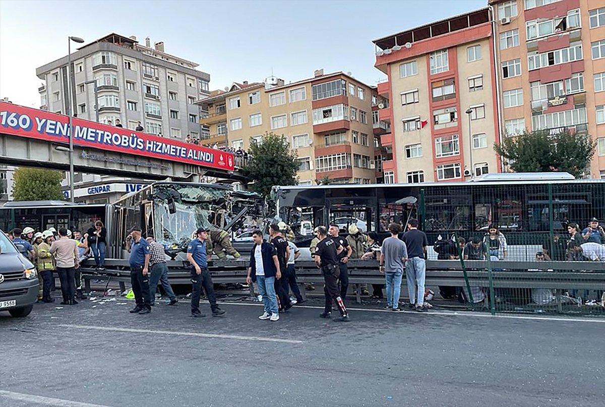 İstanbul Avcılar da metrobüsler çarpıştı #7