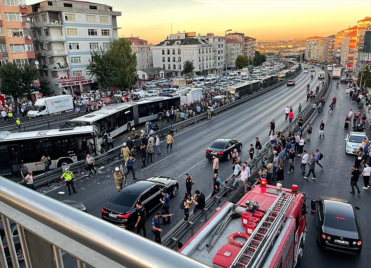 İstanbul Avcılar da metrobüsler çarpıştı #8