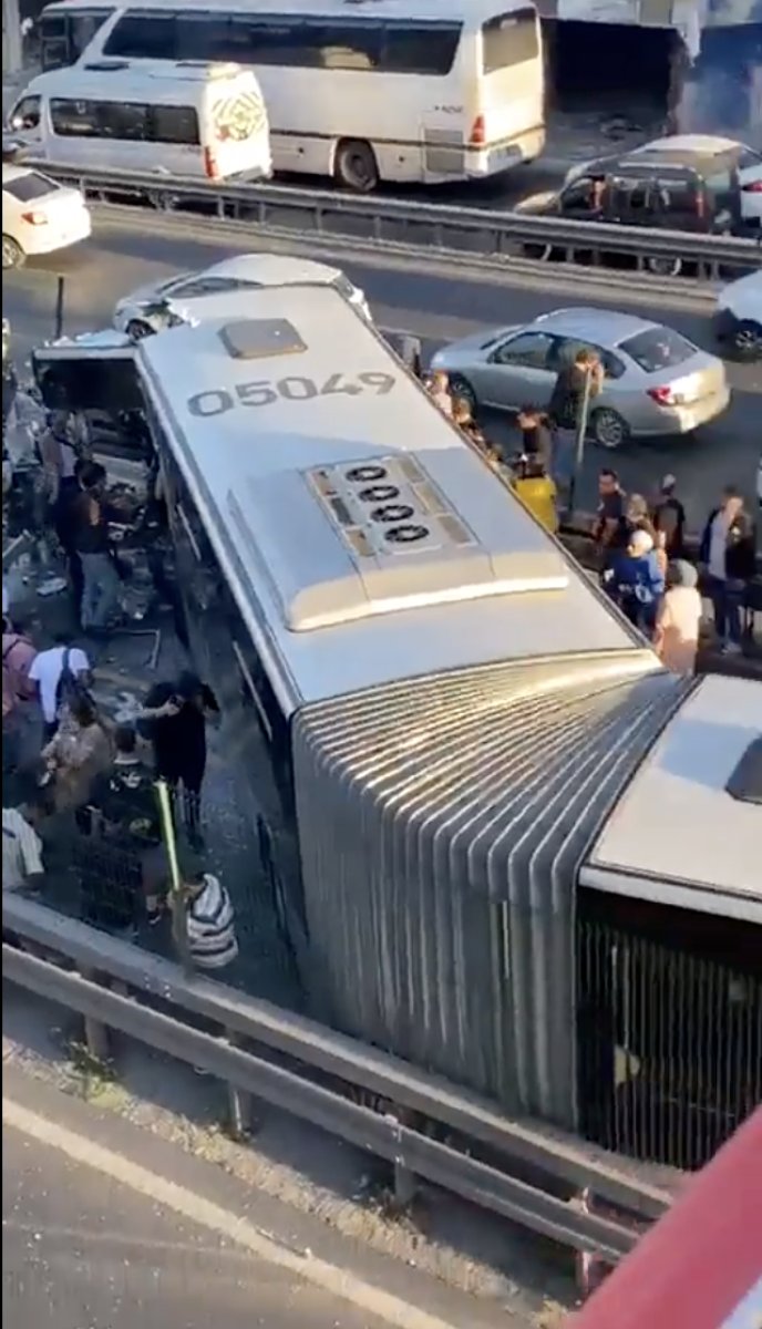 İstanbul Avcılar da metrobüsler çarpıştı #10