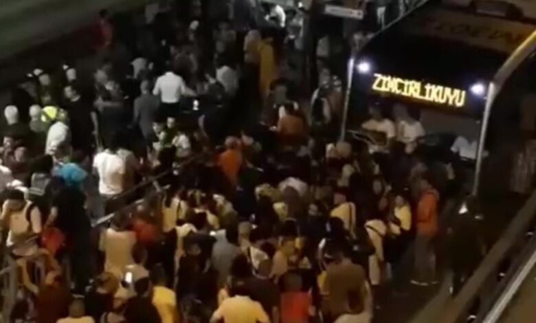 Metrobüs yolunda mahsur kalan vatandaşlar: İmamoğlu istifa