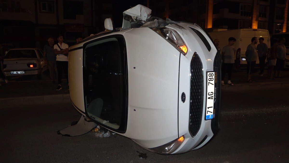 Kırıkkale de trafik kazası: 1 i polis, 5 yaralı #1