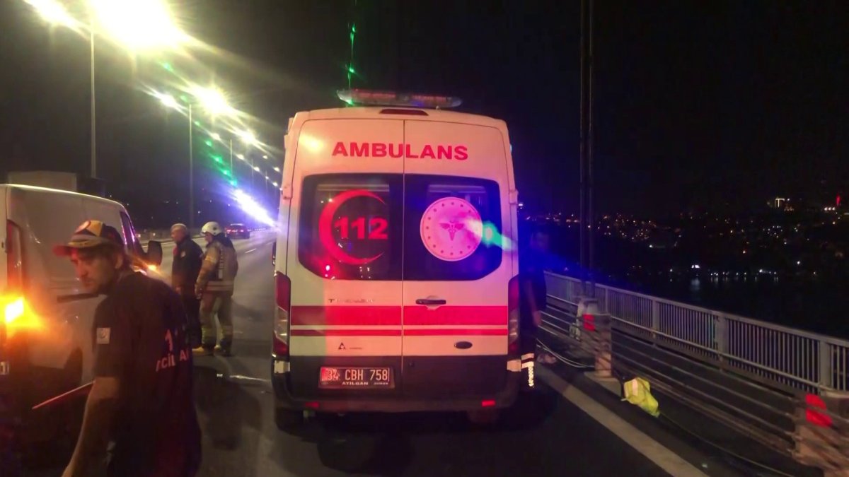 FSM köprüsünde dur ihtarına uymayan sürücü 2 polis memurunu yaraladı #1