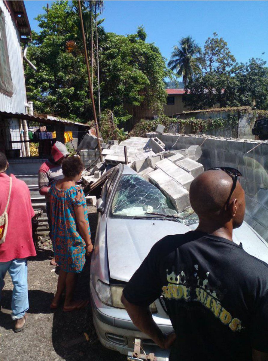 Papua Yeni Gine de 7,6 büyüklüğünde deprem #1