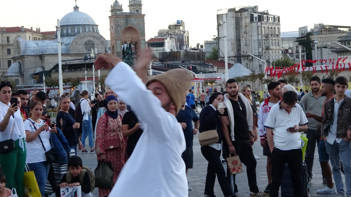 Taksim Meydanı’nda sema gösterisi büyük ilgi çekti #5