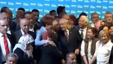 Çiftçinin Kemal Kılıçdaroğlu'na sarılıp öptüğü anlar kameralara yansıdı
