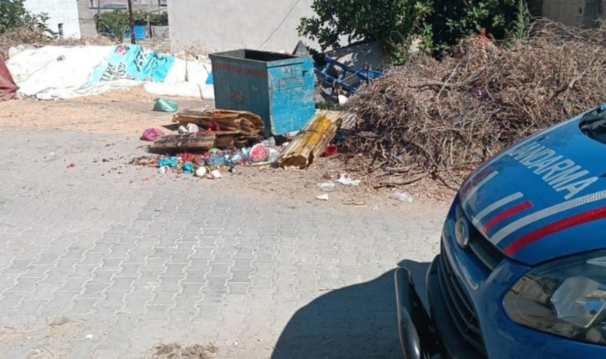 Gaziantep te bebeklerini çöpe bırakan anne ve baba tutuklandı #1