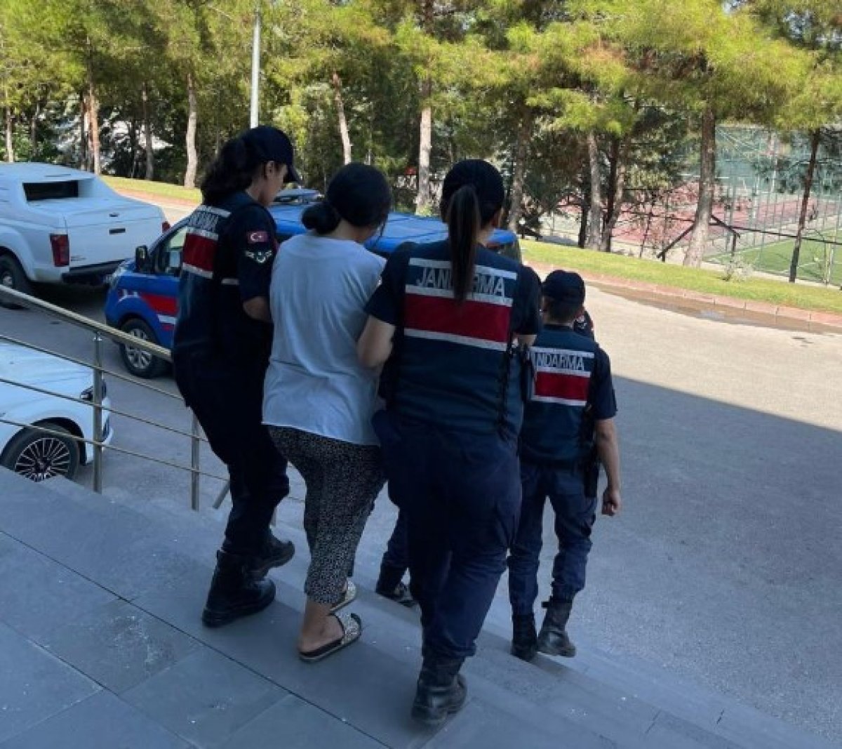 Gaziantep te bebeklerini çöpe bırakan anne ve baba tutuklandı #4